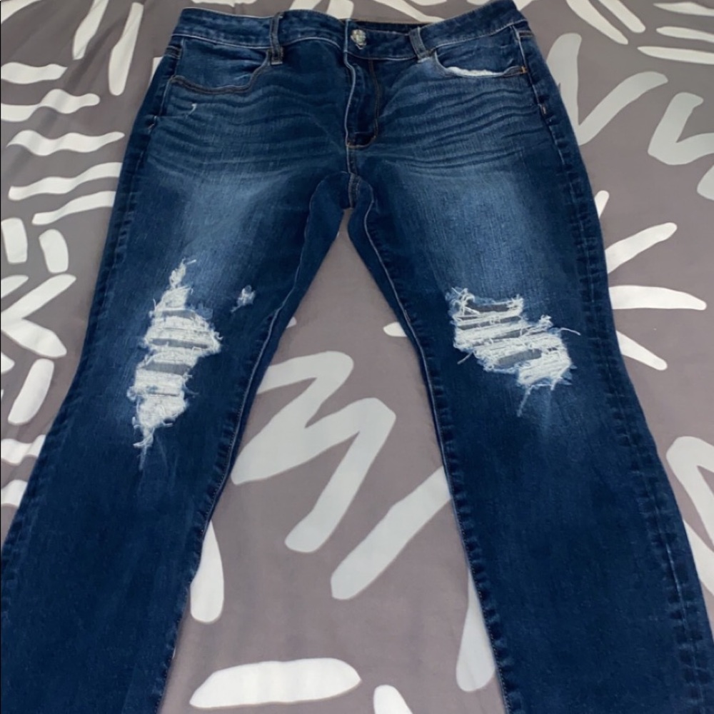 American Eagle Short Ripped Jeans